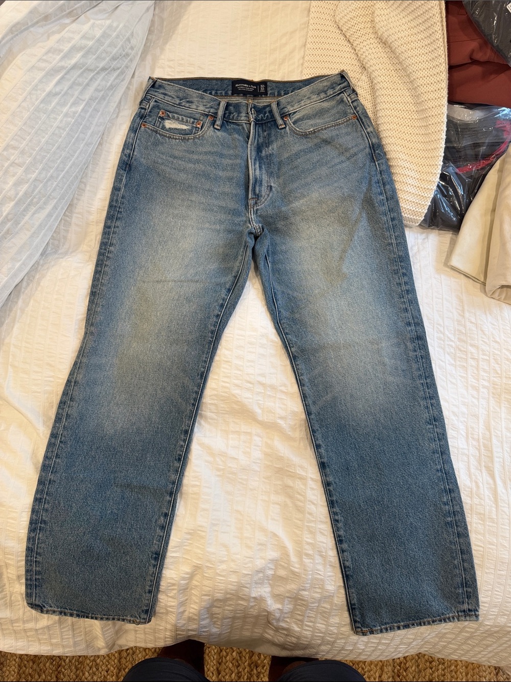 Abercrombie & Fitch Men’s Straight Jeans in Light Blue Wash